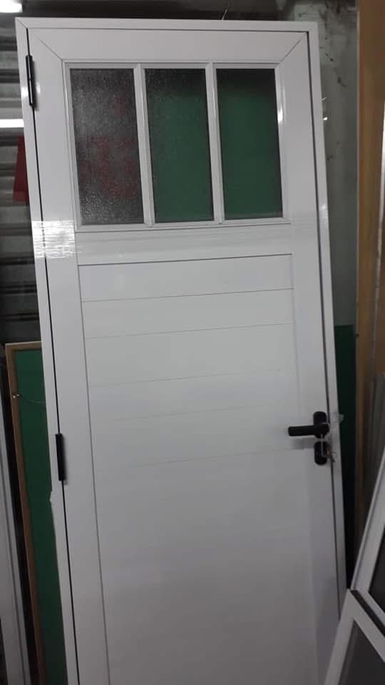 Puerta de aluminio reforzado 1/4 de vidrio 800x2000